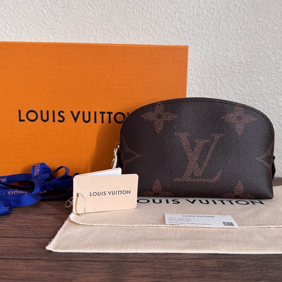 NEW LOUIS VUITTON Monogram Reverse Cosmetic Pouch PM - Picture 10 of 10